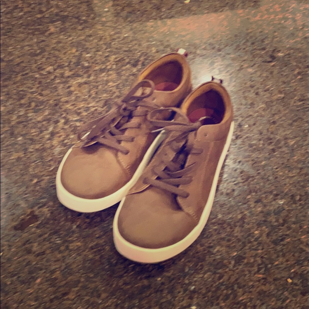 Speedy leather shoes